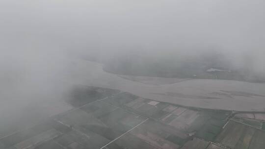云雾缭绕的黄河母亲河