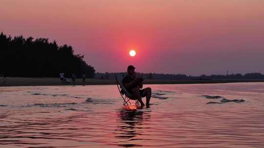 夕阳海边沙滩风光