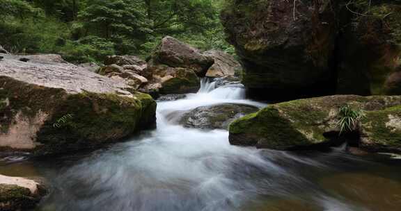 山涧水流延时摄影