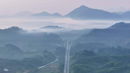 早晨的阳朔喀斯特峰林