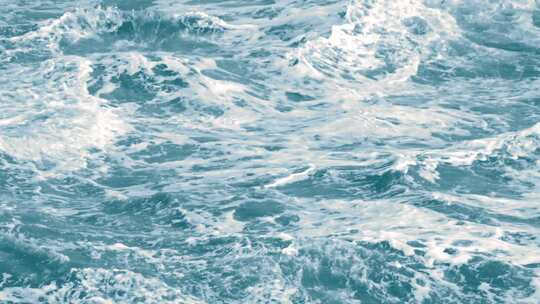 翻滚的海浪浩瀚蔚蓝的大海