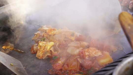 烤冷面 制作 地摊小吃 美食 小吃