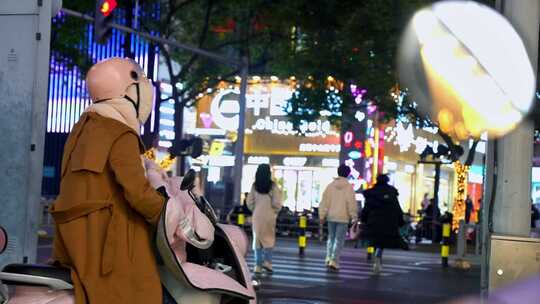 无锡城市夜晚 街头 人群马路 孤独