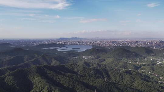 航拍杭州西湖风景区群山视频素材模板下载