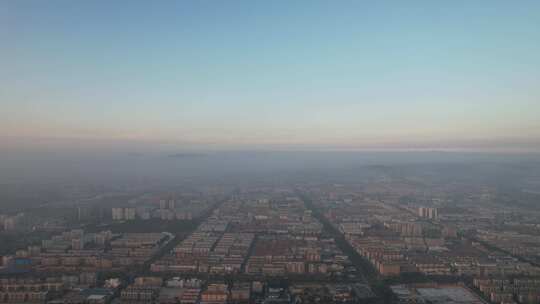 海边城市清晨日出迷雾航拍