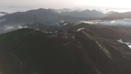 信宜大田顶日出航拍，高山云海，高山公路