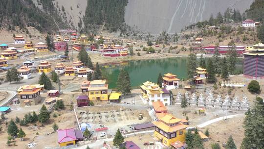川藏线上的寺庙航拍视频素材模板下载