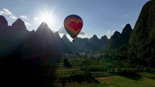 桂林山水云彩大气风光 热气球升起视频素材模板下载