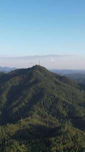 竖版航拍巍峨高山山川蓝天白云怀化