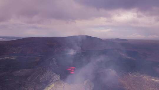 火山爆发岩浆流动