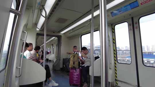 长沙高铁西至黄花机场磁浮列车快线车厢内景视频素材模板下载