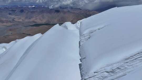 航拍冰川之父慕士塔格峰雪山冰川风光