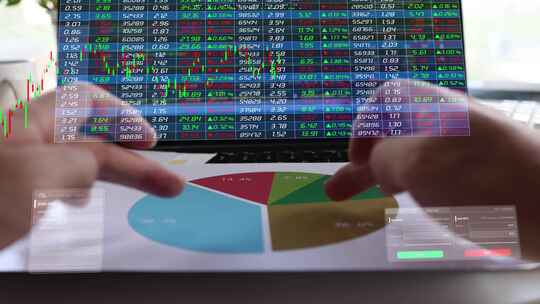 股票交易员分析和交易股票金融科技宣传片