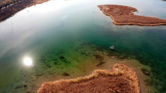4K航拍初冬枯水期河流河道上的湖心岛视频素材模板下载