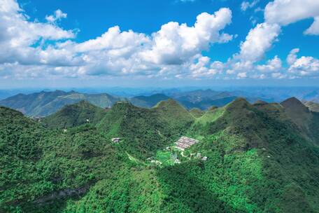 喀斯特地貌风景延时九万大山桂林蜿蜒河流