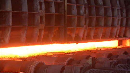炼钢厂钢条生产车间 轧钢条钢棍视频素材模板下载