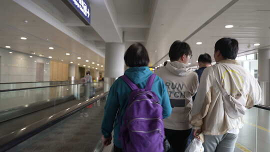 香港国际机场航站楼内场景