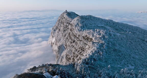 航拍峨眉山万佛顶冬季云海雪景