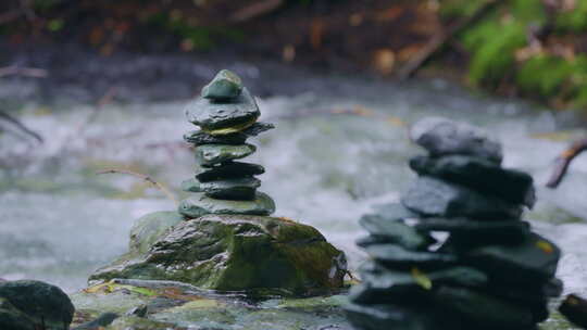 岩石溪水水流喘急