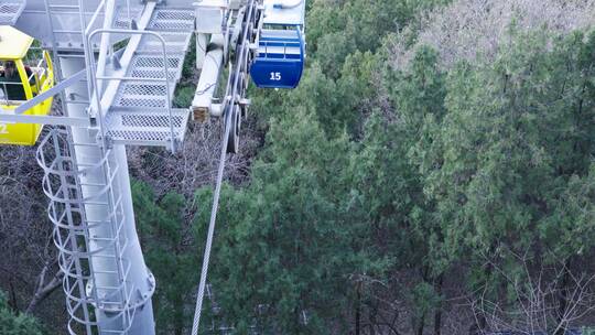 济南市千佛山景区索道缆车公共交通运行实拍