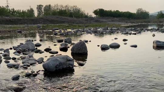 济南玉符河边，流水潺潺成新晋网红打卡地