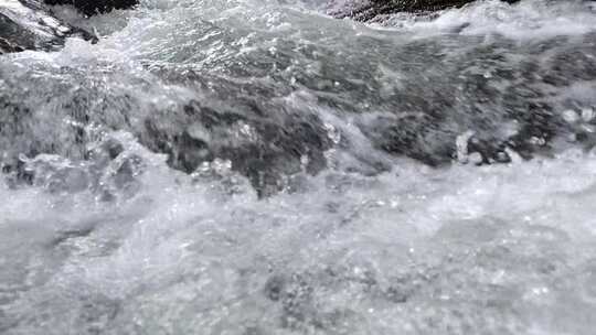 瀑布急流流水特写