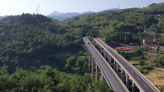 高速公路汽车进出隧道航拍高架桥货车高速路