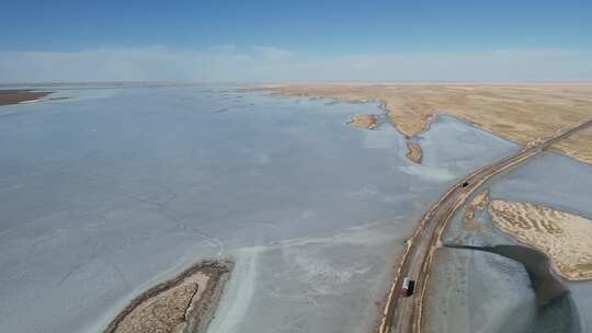 青海海西水上雅丹冰面道路蓝天航拍视频