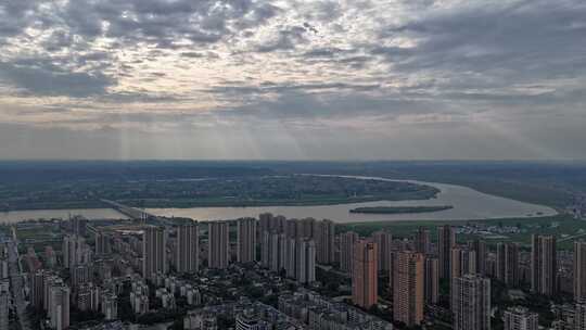 江湾城市平原雨后丁达尔航拍延迟原始视频