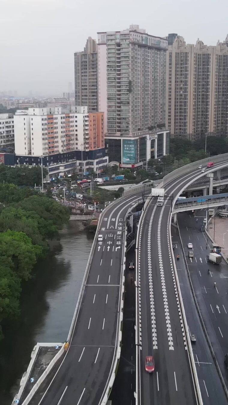 广州荔湾早晨交通动态航拍