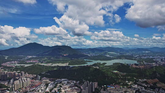 4k航拍深圳龙岗看梧桐山水库蓝天白云风景