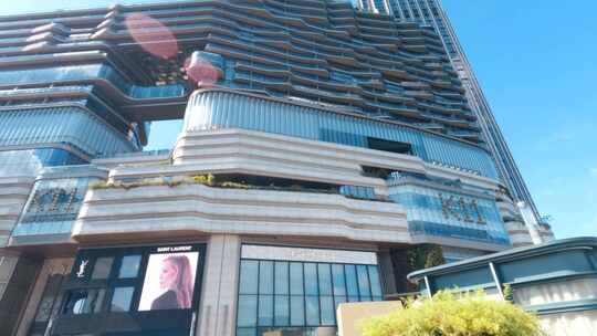 香港维多利亚港行人漫步场景K11