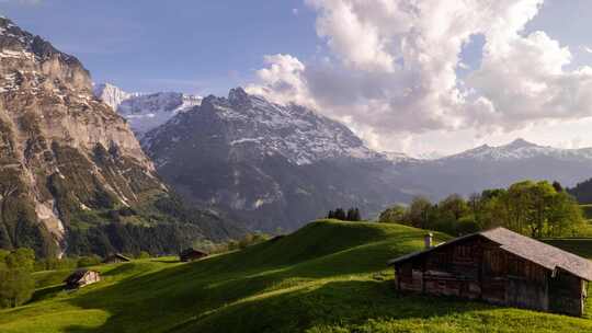 瑞士阿尔卑斯山格林德瓦尔德梦幻山景上的动态超翻转视频素材模板下载