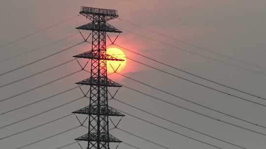 湖北武汉城市高压线电力线与太阳互动画面