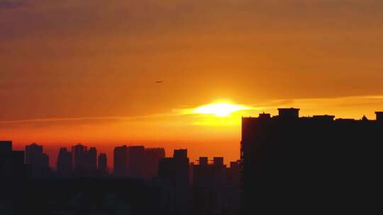 鸟瞰上海城市夕阳剪影