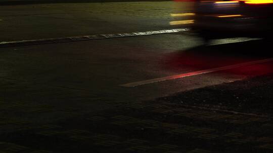 夜晚马路上车流车来车往慢门公路上地面车辆视频素材模板下载