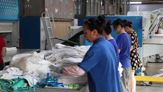 洗涤厂工人工作