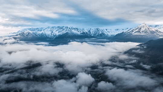 中国西藏高海拔航拍雪山云海自然风景