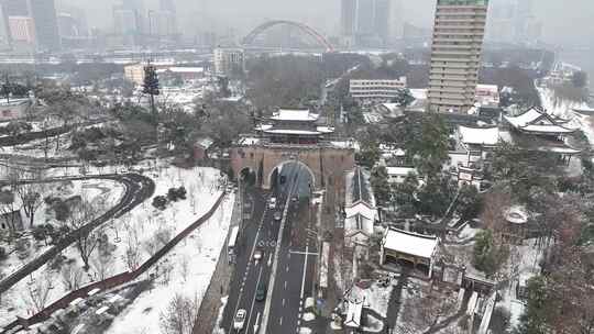 雪中的铁门关