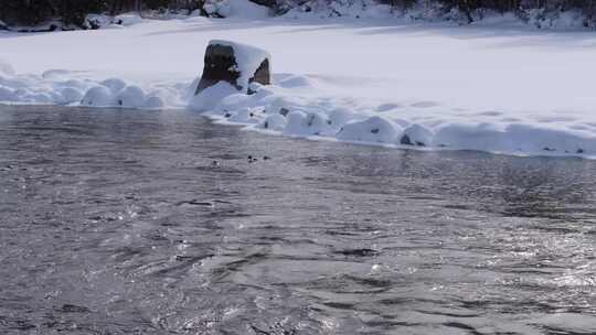 冬季喀纳斯晨雾雪蘑菇雾凇冰河野鸭雪山森林