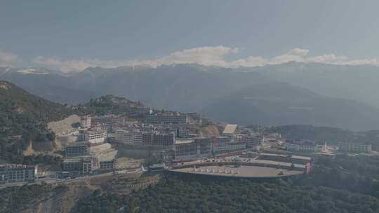 航拍云南德钦飞来寺梅里雪山观景台风光