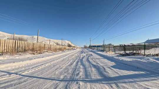 自驾在呼伦贝尔冰雪公路上