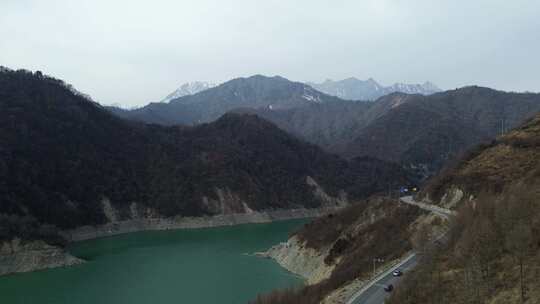 四川平武县天母湖及周边雪山