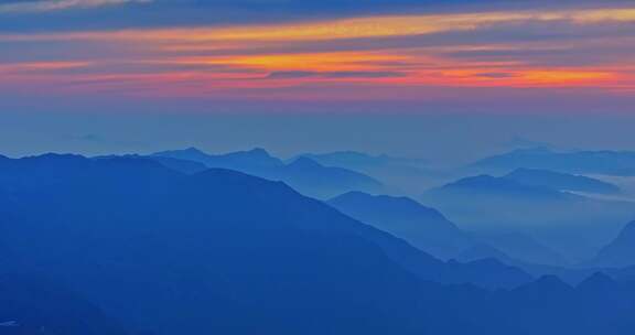 云南自然风光大山山上景观高山峡谷