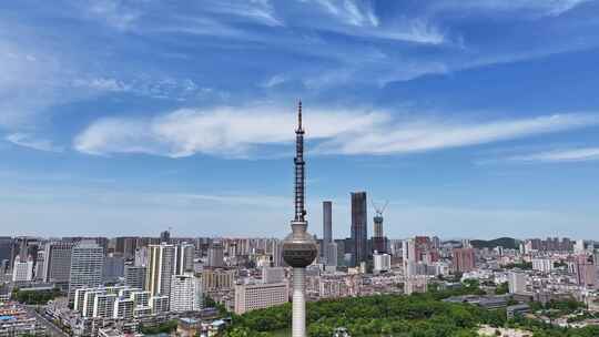 城市高空视角下的徐州电视塔全景