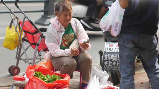 马路边卖菜的老奶奶1