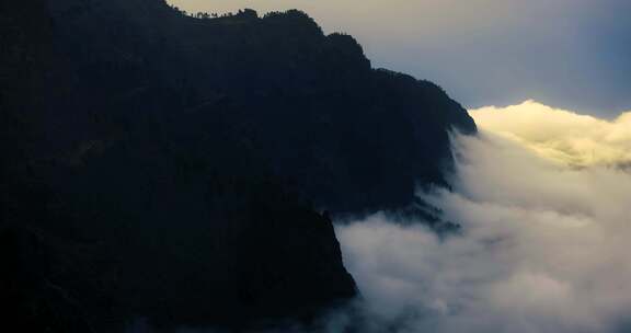 清晨云海日出云层山顶山林山峰云雾缭绕风景