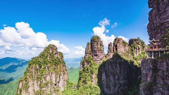 夏日晴天里的广西贵港北帝山美景