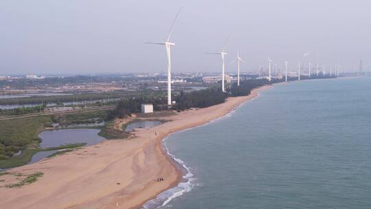 海边沙滩风力大风车