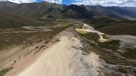 泉华滩刷山冲山脊贴地飞行断崖